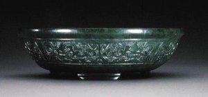 Bol de mariage avec une bande de phénix archaïques et de poissons sur quatre pieds en console (grès)